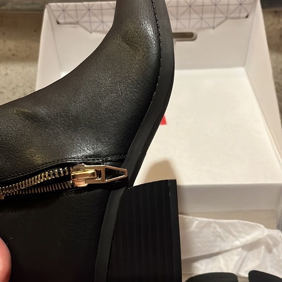 Black with gold zipper from call  it spring store brand new never worn . - Picture 2 of 5